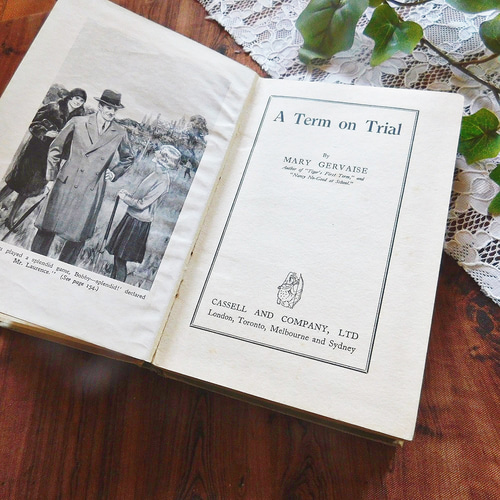 1929年 英国の洒落た古書 ヴィンテージ本 ロンドン アンティーク 1929年 英国の洒落た古書 ヴィンテージ本 ロンドン アンティーク