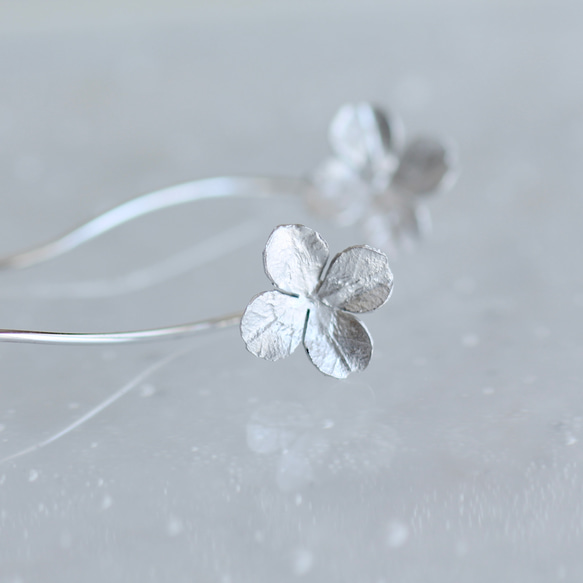 三葉草波浪耳環 第2張的照片