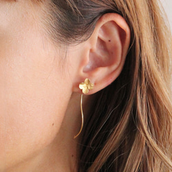 三葉草波浪耳環 第3張的照片