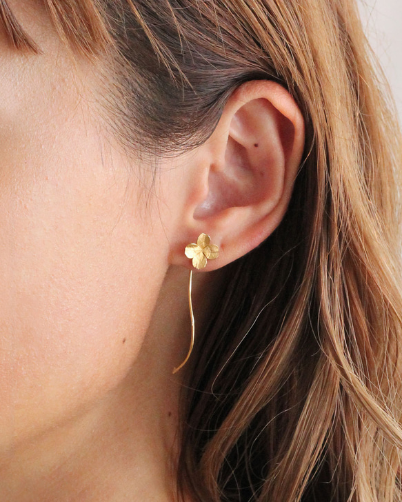 三葉草波浪耳環 第3張的照片