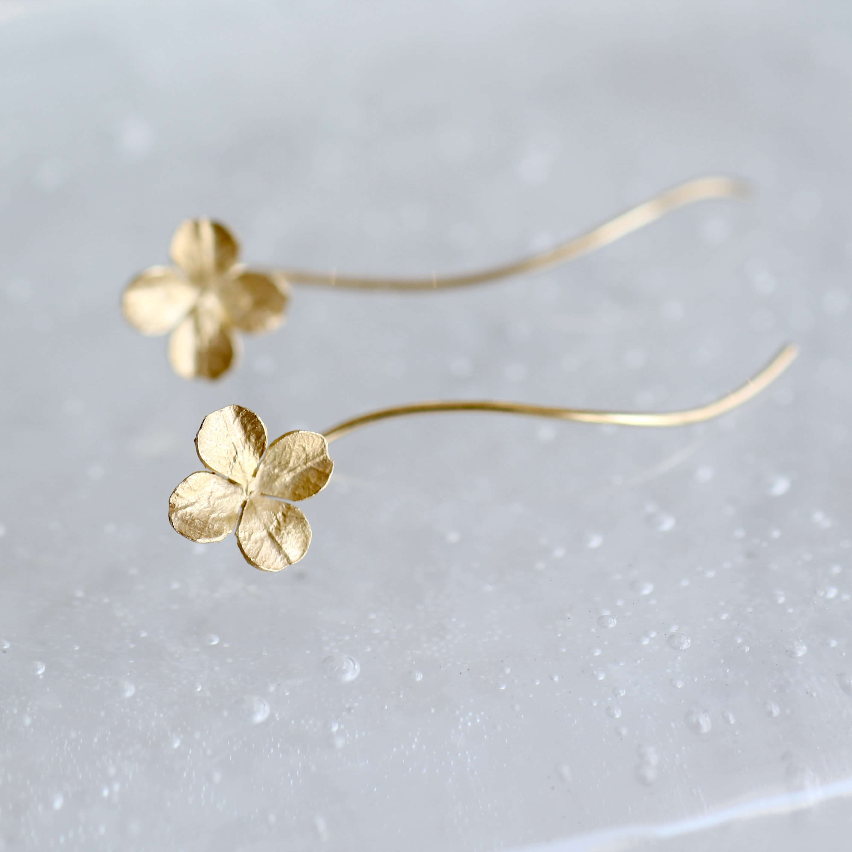 クローバーウェービーピアス