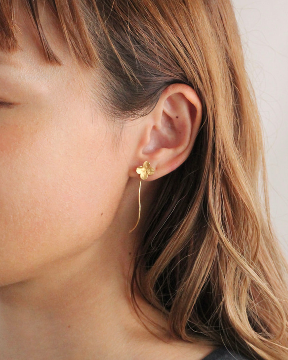 三葉草波浪耳環 第4張的照片