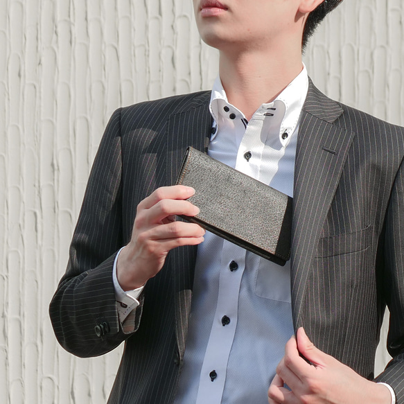 N135° for men  日本伝統技法【墨染】イノシシ革　風琴マチ長財布 5枚目の画像