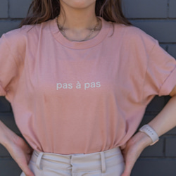 Pas ả Pas ロゴプリントTシャツ 2枚目の画像