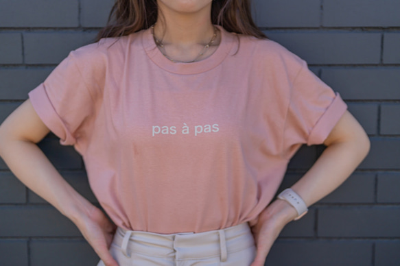 Pas ả Pas ロゴプリントTシャツ 2枚目の画像