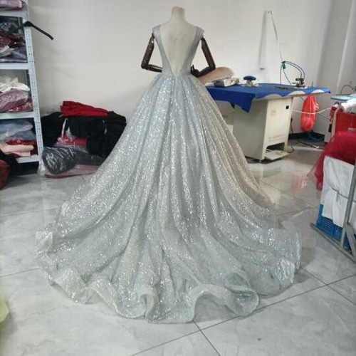 豪華！シルバー ウエディングドレス キラキラグリッターチュール  