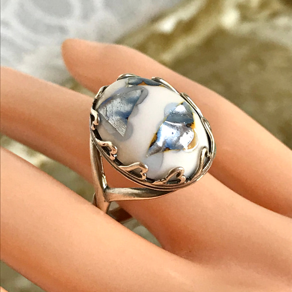 シルバーアバロンシェルとvintage glass ring（フリーサイズ・ハートベゼル） 3枚目の画像