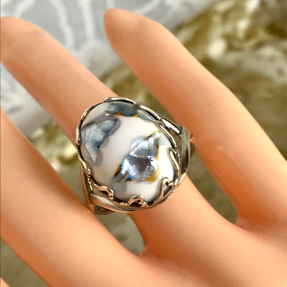 シルバーアバロンシェルとvintage glass ring（フリーサイズ・ハートベゼル） 9枚目の画像