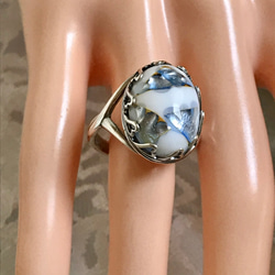 シルバーアバロンシェルとvintage glass ring（フリーサイズ・ハートベゼル） 8枚目の画像