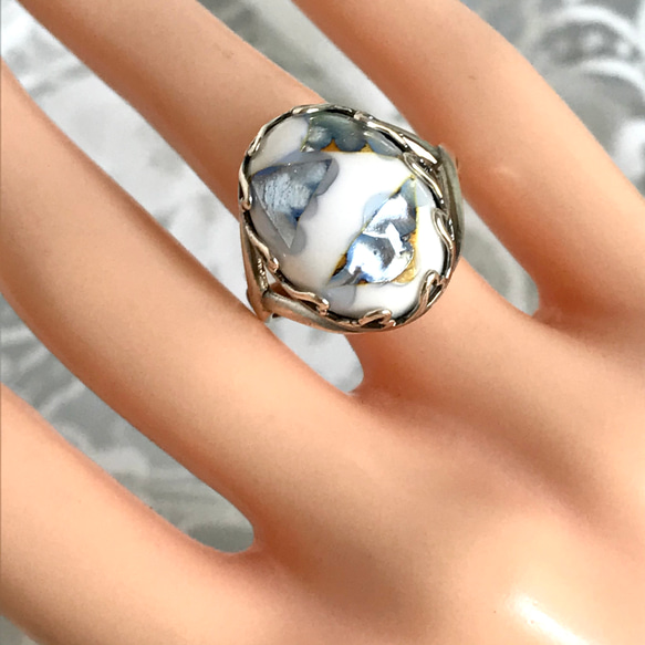 シルバーアバロンシェルとvintage glass ring（フリーサイズ・ハートベゼル） 4枚目の画像