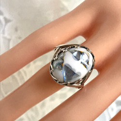 シルバーアバロンシェルとvintage glass ring（フリーサイズ・ハートベゼル） 1枚目の画像