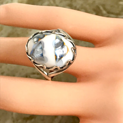 シルバーアバロンシェルとvintage glass ring（フリーサイズ・ハートベゼル） 17枚目の画像