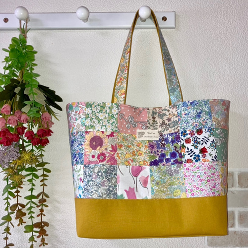 えいさっさ様　ハンドメイド　リバティ　バッグ　オーダーページ 新作！お出掛けトートバッグ♡リバティ＆帆布♡パッチワーク