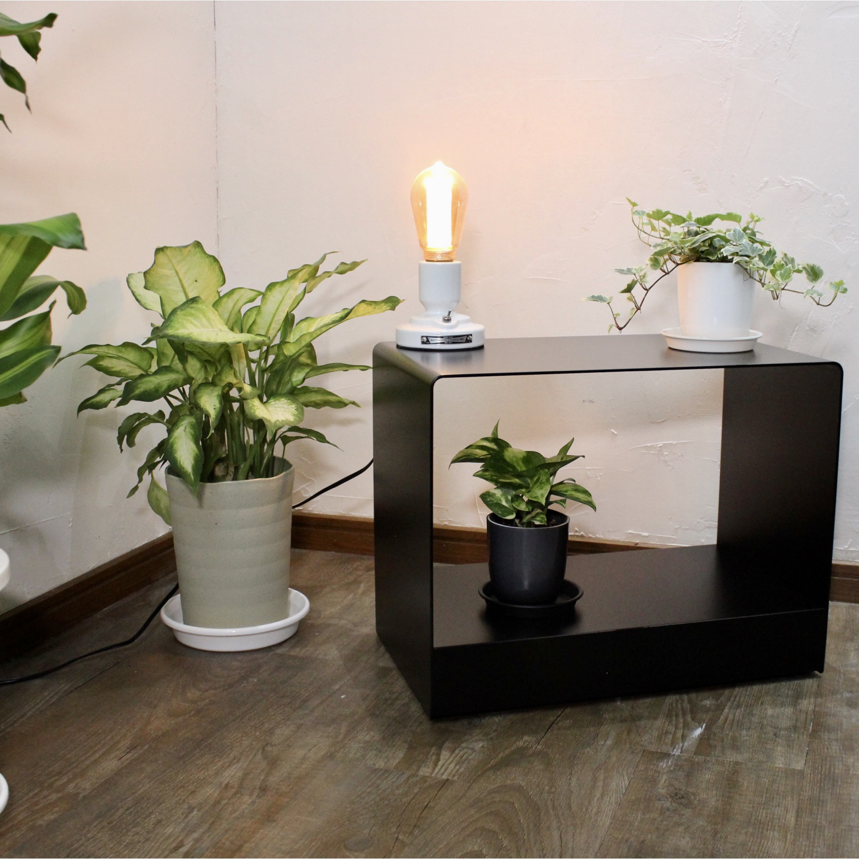 キャスター付きワゴンテ－ブル| ブラック|『キャスターが隠れて意匠を邪魔しない』| サイドテ－ブル | 送料無料