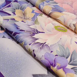正絹　紫花柄振袖見本はぎれ　1.2m 和小物、つまみ細工などに 1枚目の画像