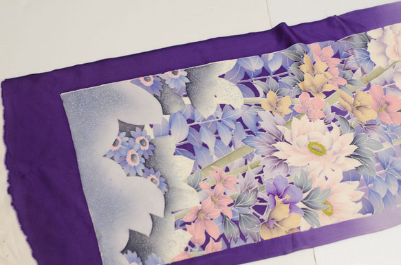 正絹　紫花柄振袖見本はぎれ　1.2m 和小物、つまみ細工などに 2枚目の画像