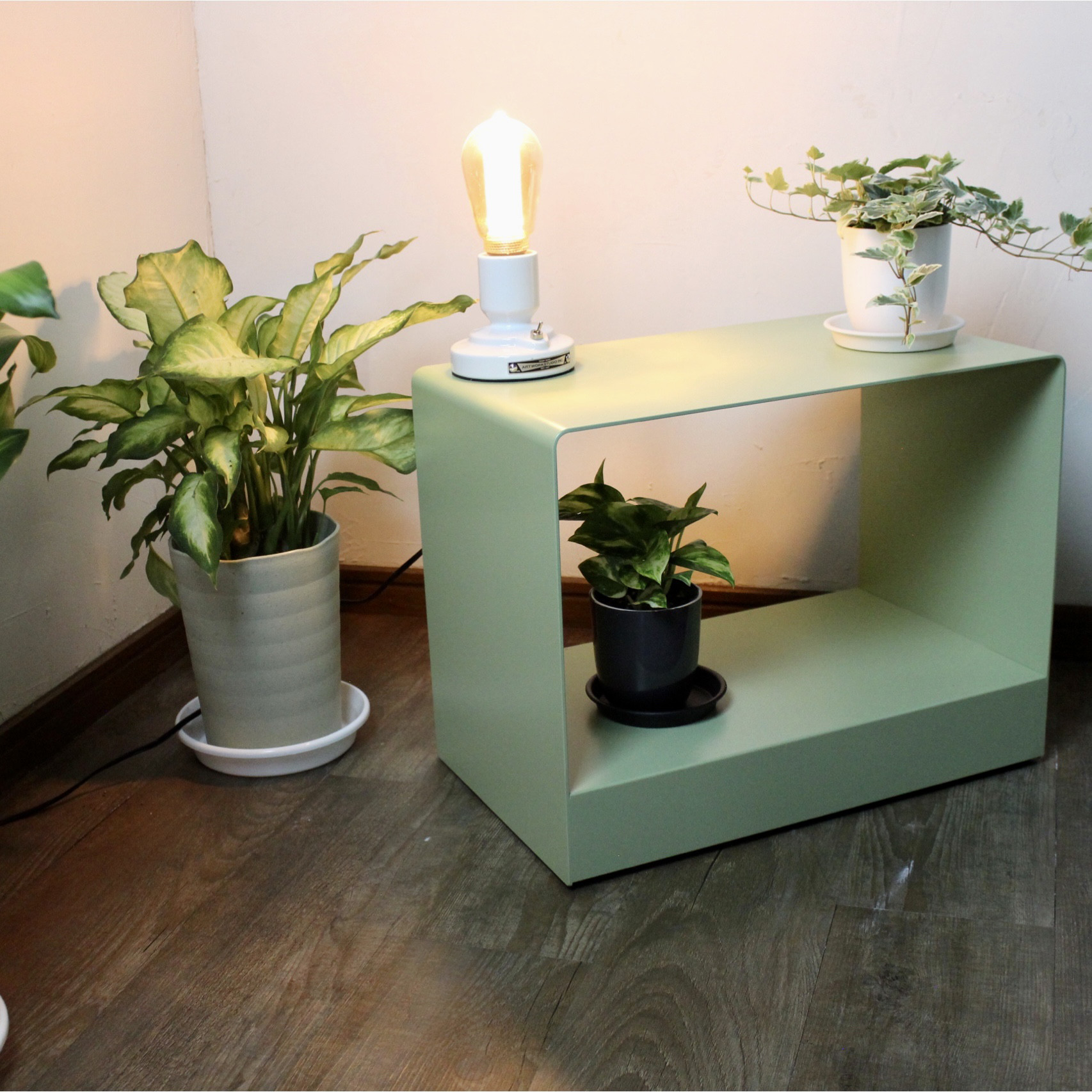 キャスター付きワゴンテ－ブル| ア－スグリ－ン |『キャスターが隠れて意匠を邪魔しない』| サイドテ－ブル | 送料無料