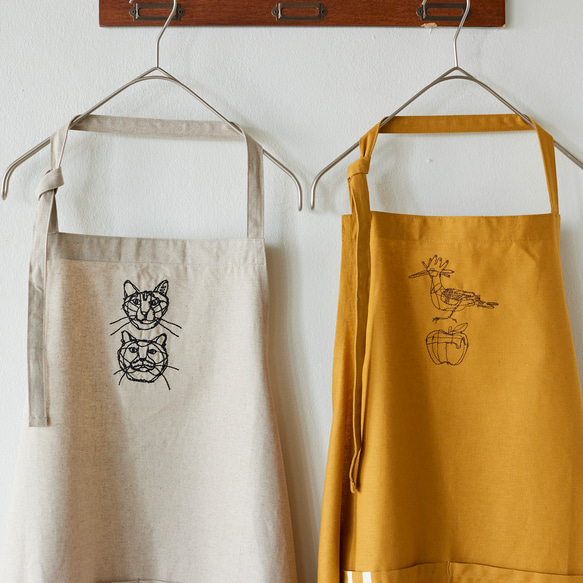 +HAyU fabric -kitchen fabrics- コットンリネン刺繍エプロン 2枚目の画像