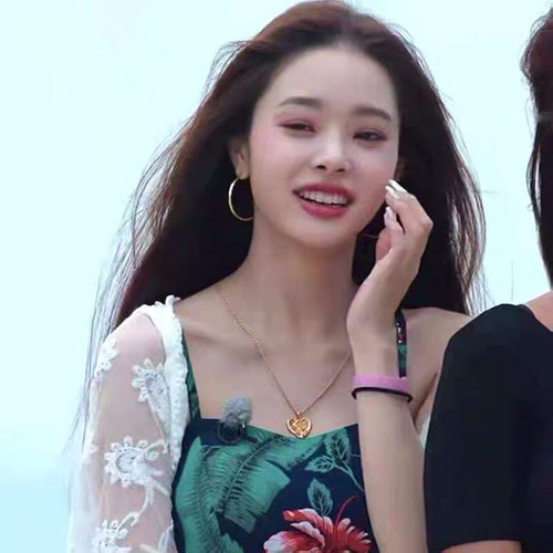 ジアちゃん着用 脱出おひとり島 大人可愛い ひざ丈 フラワーワンピース 