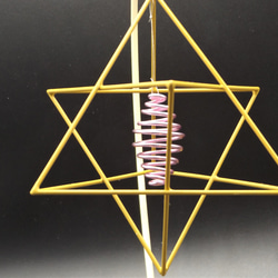 マカバ  黄色系 テスラ二重渦巻コイル 神聖幾何学 波動調整装置 地場調整 瞑想 2枚目の画像