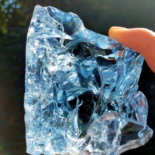 虹入り 不思議なブルー ずっしり大きめ アンダラクリスタル 青