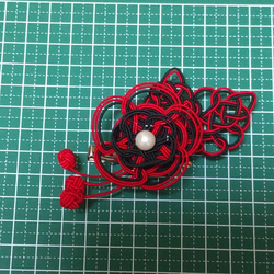 水引の花ミニコサージュBタイプ　赤×黒 2枚目の画像