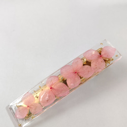 ピンクの紫陽花とゴールドのクラッシュガラスのレジンのヘアクリップ 10枚目の画像