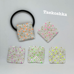 クリア✖️イエロー✖️ゴールド　四角のヘアゴム　ビーズ刺繍　 3枚目の画像