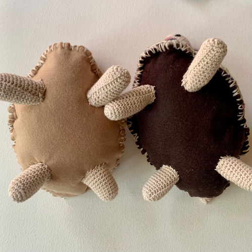 サッカーボールを持つ編み物カメのぬいぐるみ サッカーボールを持つ編み物カメのぬいぐるみ キット＞かめボール | ぬ