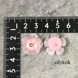 M41 クリアライトピンクスパンコールのフラワーカボション　3D 20mm 薄ピンク 貼り付けワッペン 4枚目の画像