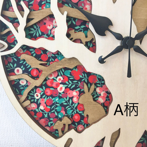 ☆リバティ・ファブリックス☆壁掛け時計《森のどうぶつたち