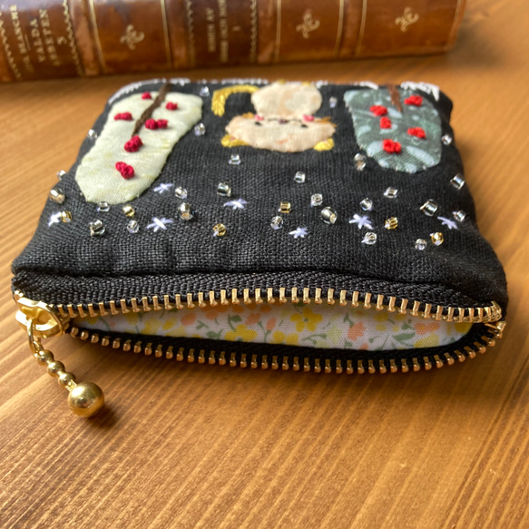 「星降る夜のお散歩猫」刺繍ポーチ　プレゼントにも☆ 4枚目の画像