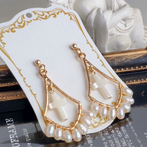 LAZY SUSAN K10YGピアス シェルパールダイヤモンド　白蝶貝 LAZY SUSAN K10YGピアス シェルパールダイヤモンド 白蝶貝 LAZY SUSAN