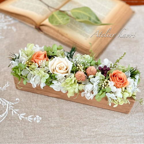 木箱のフラワーアレンジメント プリザーブドフラワー Atelier kaori