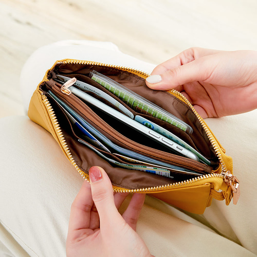 14☆優良品♪カード6枚タイプ☆サラ長財布 カード最大30枚】を膨らまずに収納可能。カード28枚が「美しく並ぶ