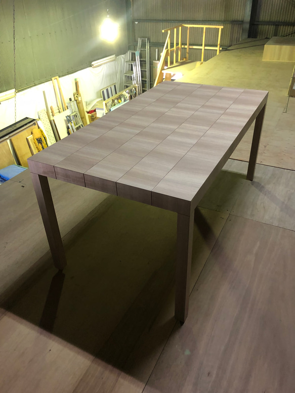 ダイニングテーブル　木目化粧板仕上げ 1枚目の画像