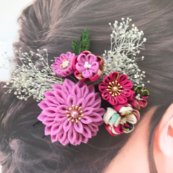 つまみ細工の髪飾り　なでしこ色の菊＆小花3点セットかすみ草のオプションあり 3枚目の画像