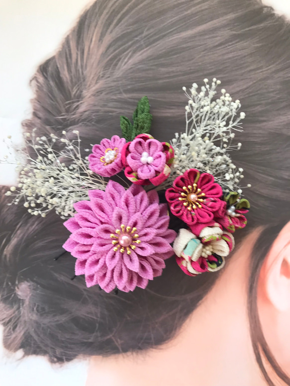 つまみ細工の髪飾り　なでしこ色の菊＆小花3点セットかすみ草のオプションあり 3枚目の画像