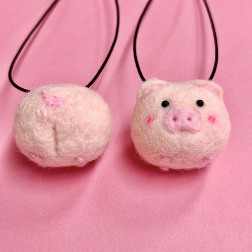 ぶたのストラップ】 羊毛フェルト キーホルダー チャーム 傘マーカー