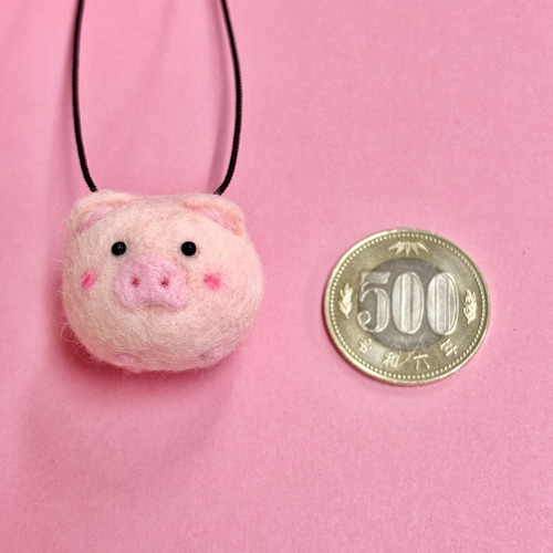 ぶたのストラップ】 羊毛フェルト キーホルダー チャーム 傘マーカー