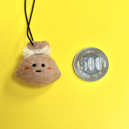 もち巾着のストラップ】 羊毛フェルト キーホルダー チャーム 傘
