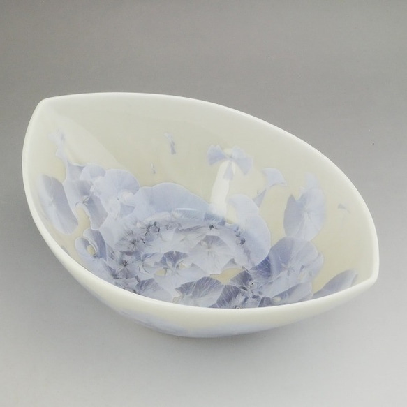 古伊万里　白磁　菊文舟形深皿　骨董 古伊万里 白磁 菊文舟形深皿 骨董 590 染付 菊 花 古伊万里