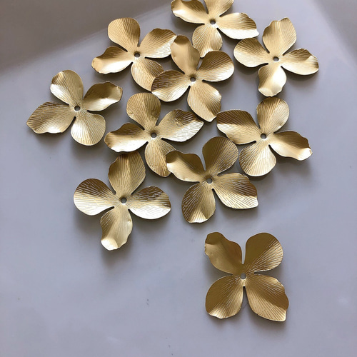 ゴールド　　　お花 8個】ゴールドフラワーパーツ マットゴールド その他素材 D-design