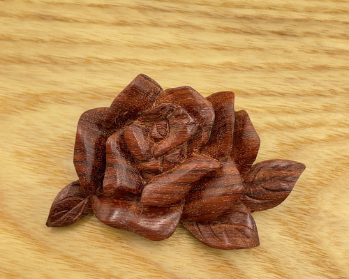 本蒔絵　ブローチ　薔薇 萩蒔絵 柘漆塗ブローチ - うるしアートはりや通販｜針谷蒔絵
