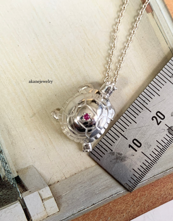 リクガメとルビーのネックレス 11枚目の画像