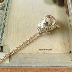 リクガメとルビーのネックレス 6枚目の画像