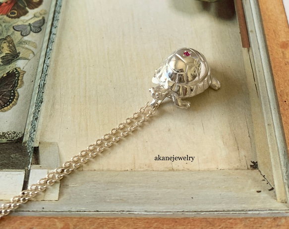 リクガメとルビーのネックレス 6枚目の画像