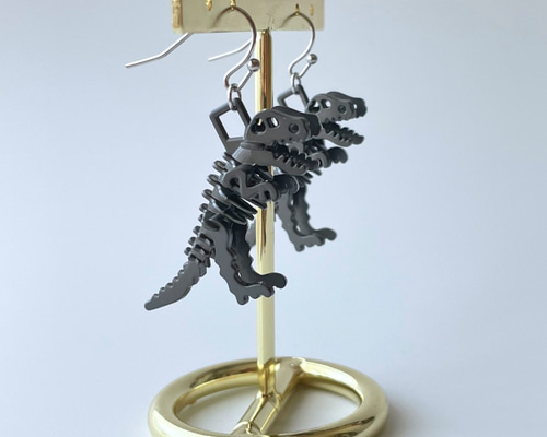 骨恐竜ピアス（シンプル） ピアス（フック・チェーン） moonpterus