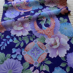 古布＊正絹錦紗縮緬＊紫地に鶴・お宝・花々＊35x130cm＊はぎれ