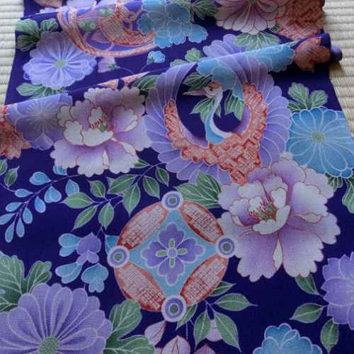 古布＊正絹錦紗縮緬＊紫地に鶴・お宝・花々＊35x130cm＊はぎれ